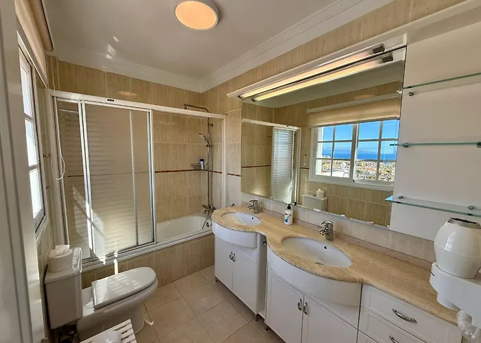 Adassa - Exclusive In El Madronal Feriehus *